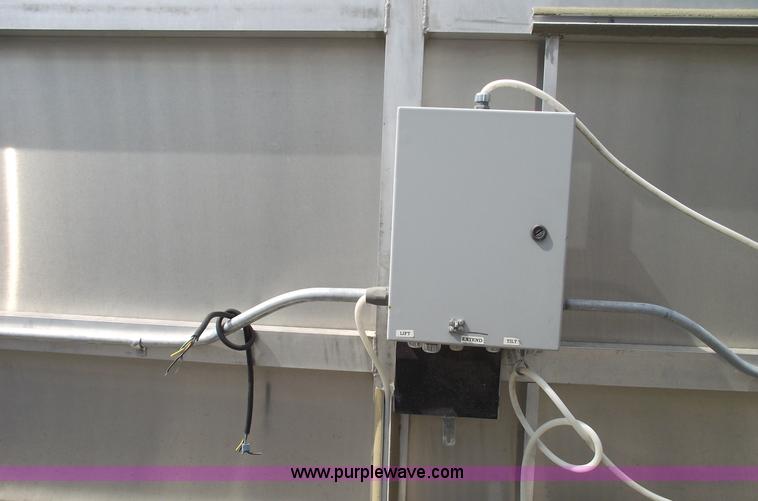 image for item 5374 35' aluminum towable livestock chute