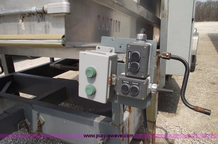 image for item 5374 35' aluminum towable livestock chute