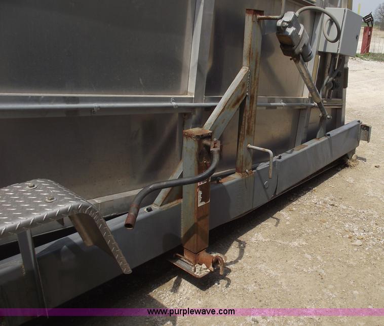 image for item 5374 35' aluminum towable livestock chute