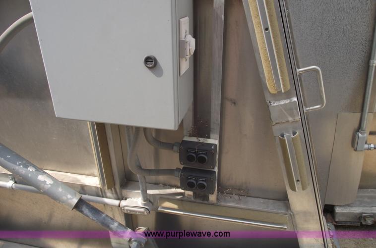 image for item 5374 35' aluminum towable livestock chute