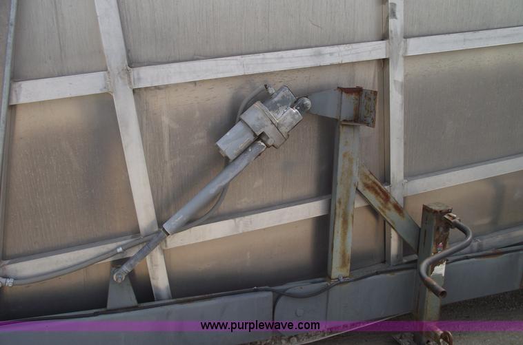 image for item 5374 35' aluminum towable livestock chute