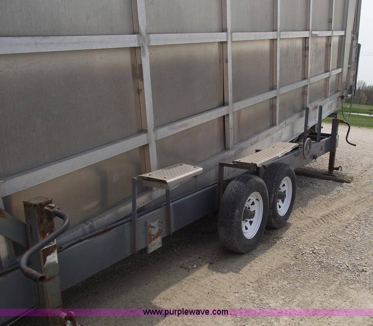 image for item 5374 35' aluminum towable livestock chute