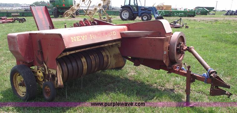 image for item 5399 New Holland 268 square baler
