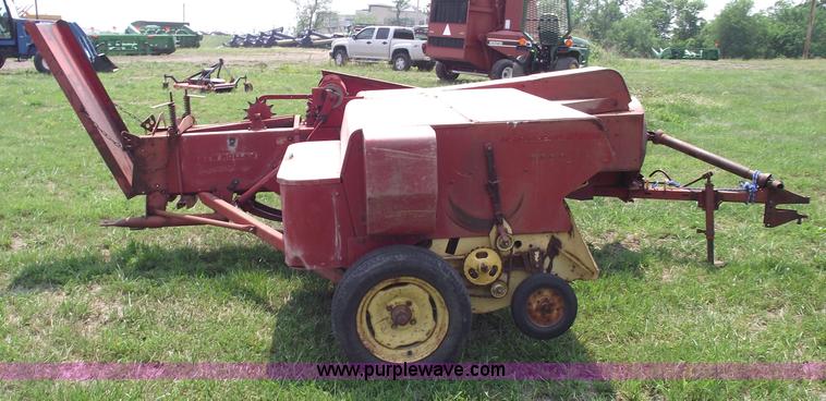 image for item 5399 New Holland 268 square baler