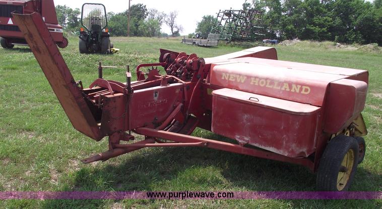 image for item 5399 New Holland 268 square baler