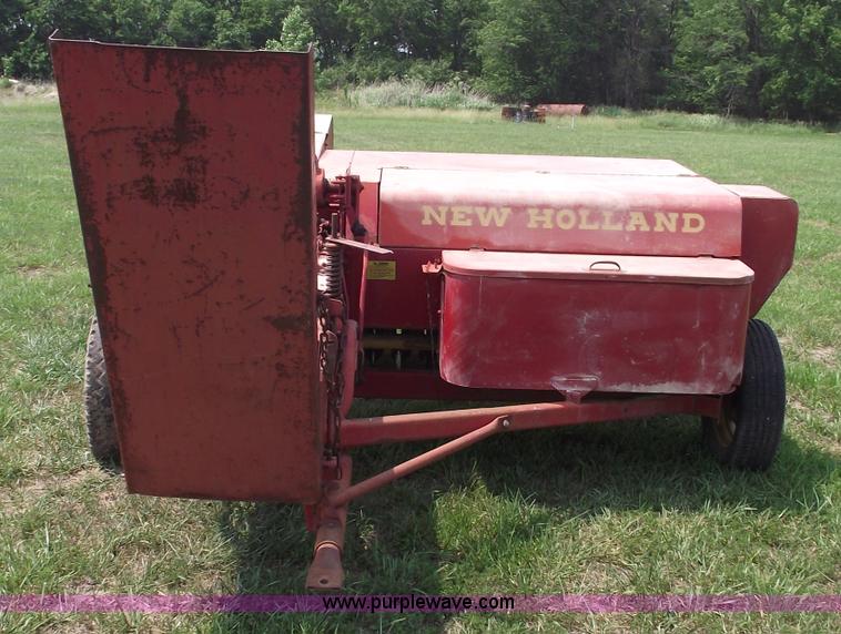 image for item 5399 New Holland 268 square baler