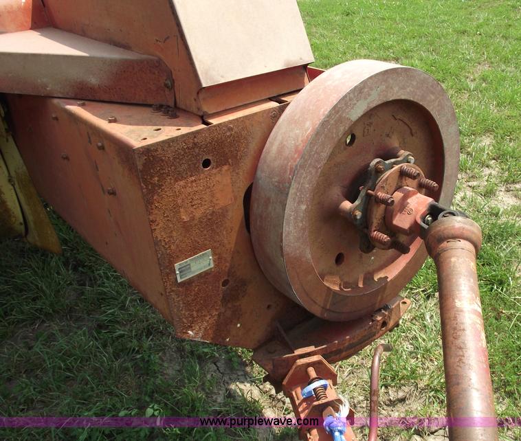 image for item 5399 New Holland 268 square baler