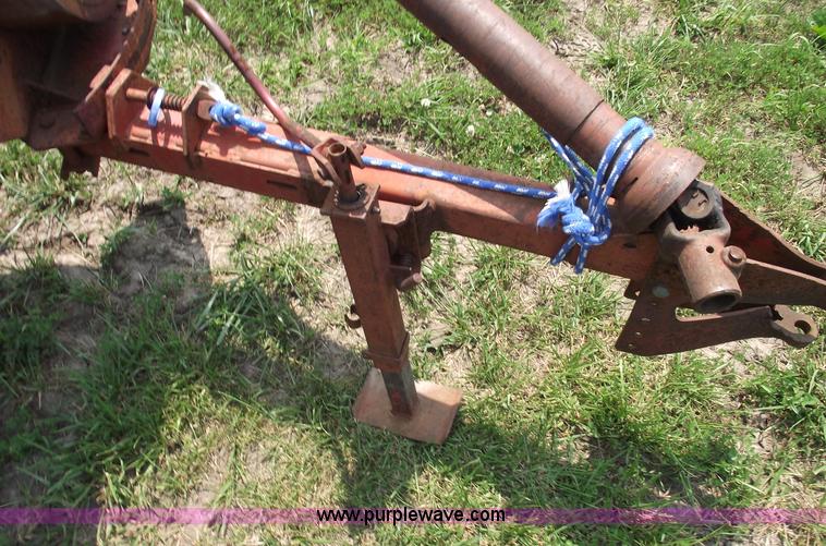 image for item 5399 New Holland 268 square baler