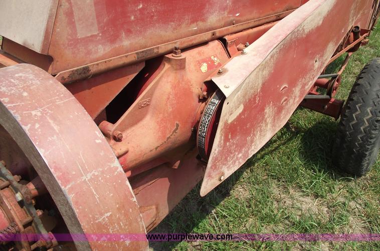 image for item 5399 New Holland 268 square baler