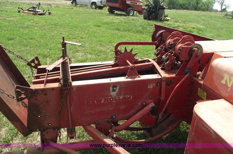 image for item 5399 New Holland 268 square baler