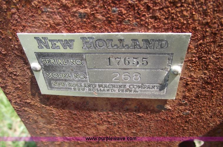 image for item 5399 New Holland 268 square baler