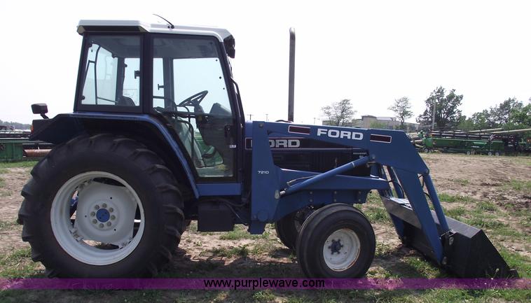 image for item 5402 1993 Ford 6640 tractor with loader