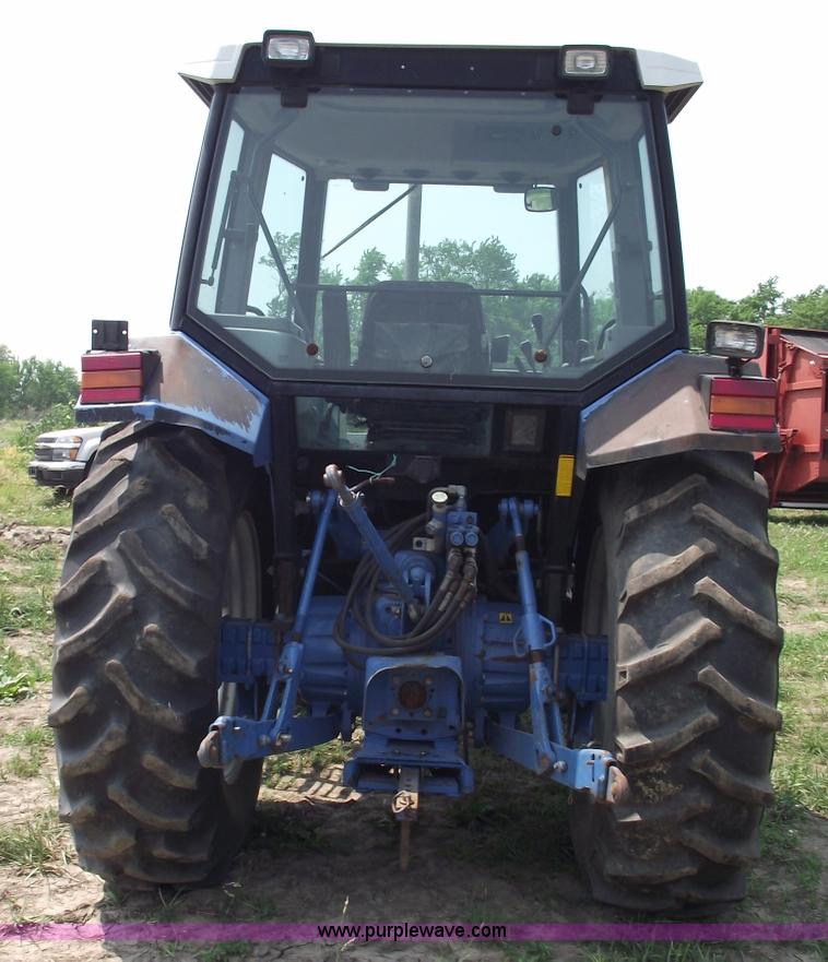image for item 5402 1993 Ford 6640 tractor with loader