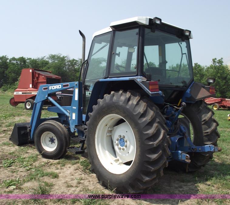 image for item 5402 1993 Ford 6640 tractor with loader