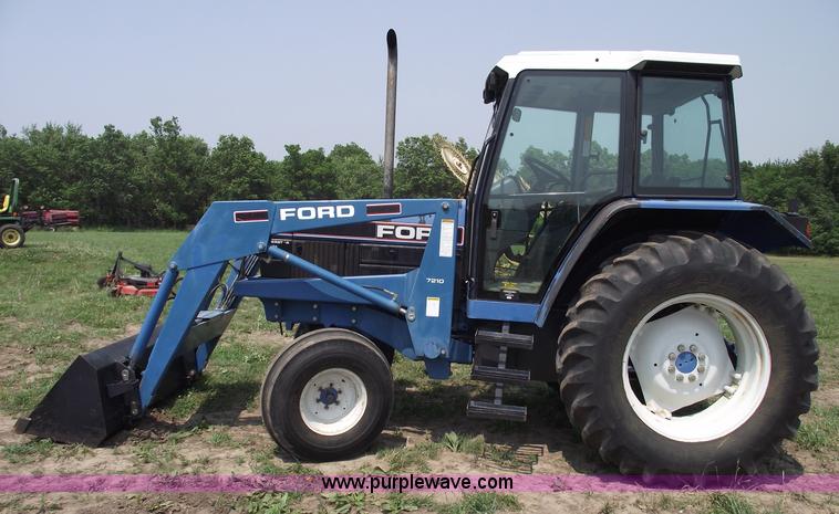 image for item 5402 1993 Ford 6640 tractor with loader