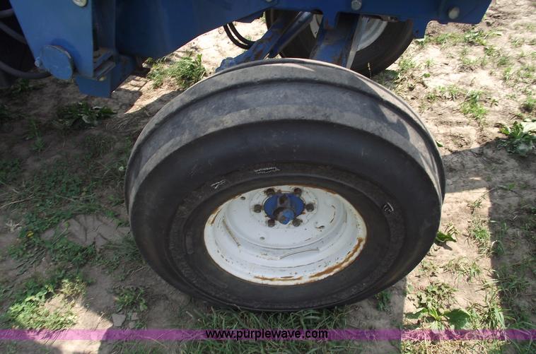 image for item 5402 1993 Ford 6640 tractor with loader