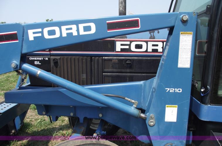 image for item 5402 1993 Ford 6640 tractor with loader