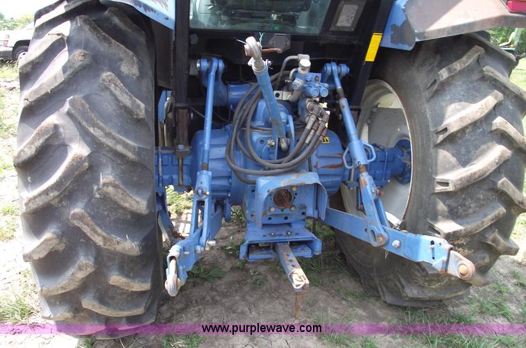 image for item 5402 1993 Ford 6640 tractor with loader