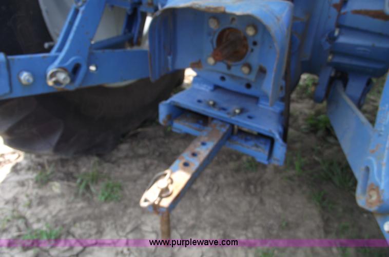 image for item 5402 1993 Ford 6640 tractor with loader