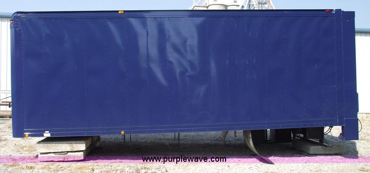 image for item 5602 2002 Morgan 22' truck box with lift gate