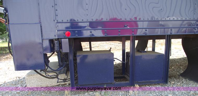 image for item 5602 2002 Morgan 22' truck box with lift gate