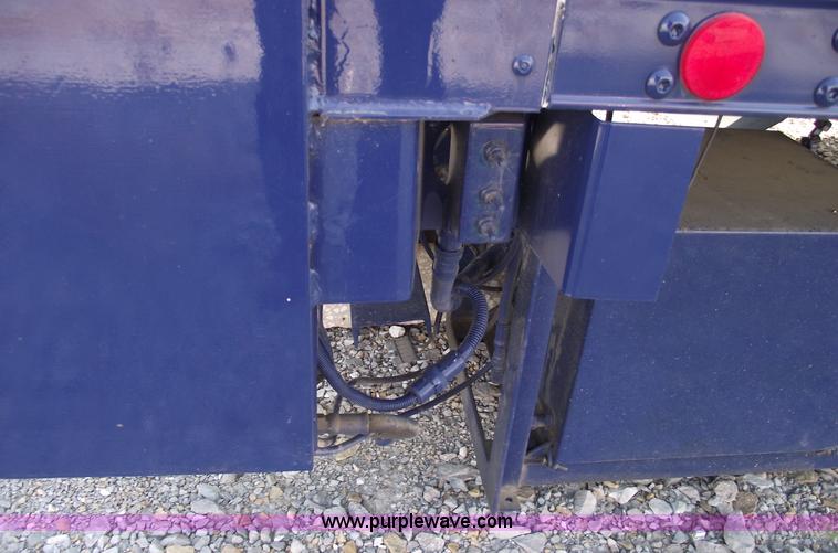 image for item 5602 2002 Morgan 22' truck box with lift gate