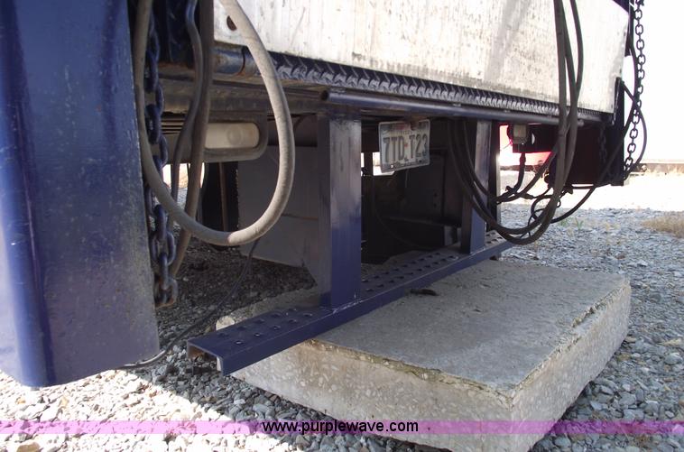 image for item 5602 2002 Morgan 22' truck box with lift gate