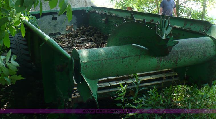 image for item 5900 John Deere manure spreader