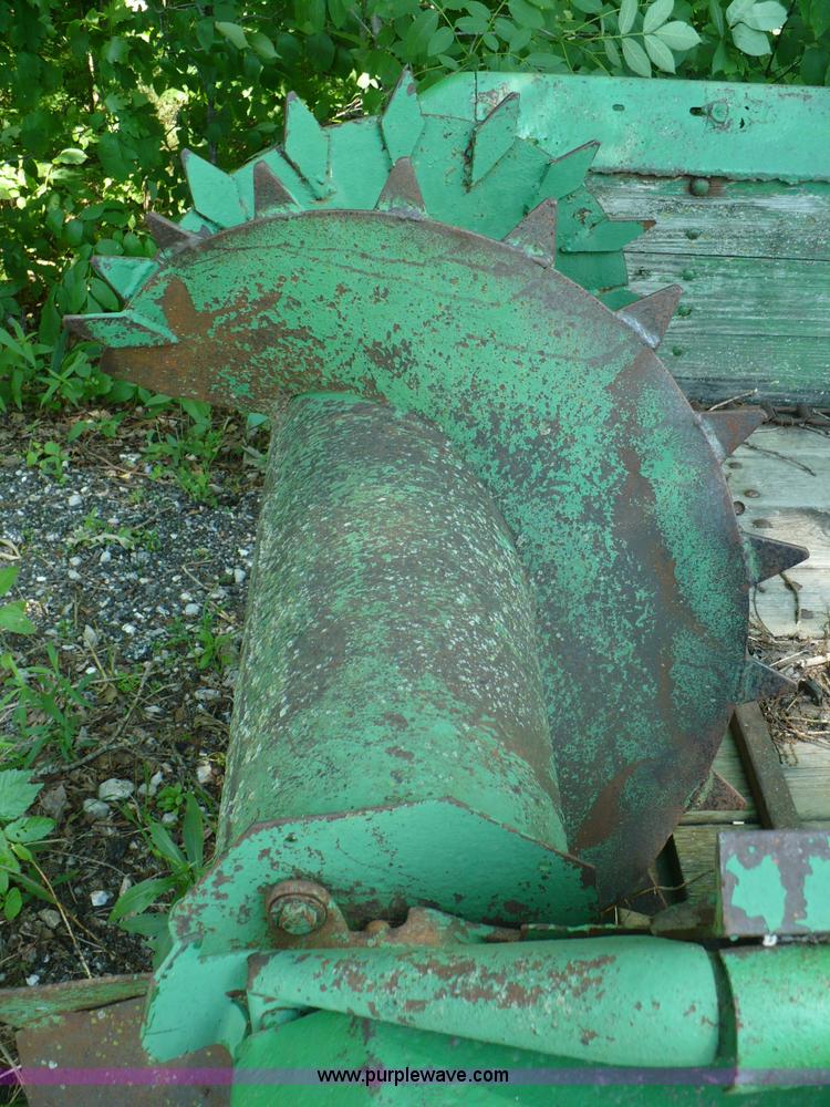 image for item 5900 John Deere manure spreader