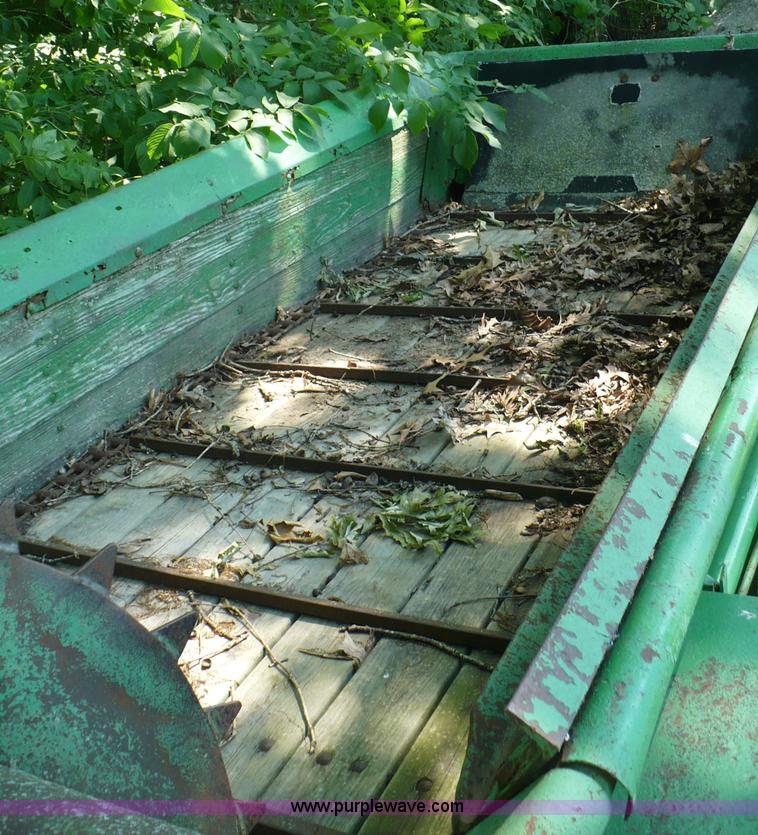 image for item 5900 John Deere manure spreader
