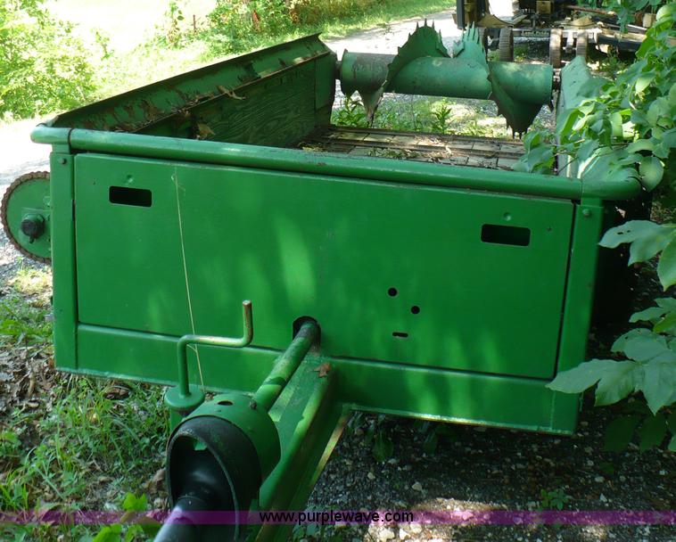 image for item 5900 John Deere manure spreader