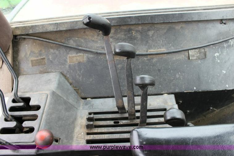 image for item 6840 John Deere 2955 tractor