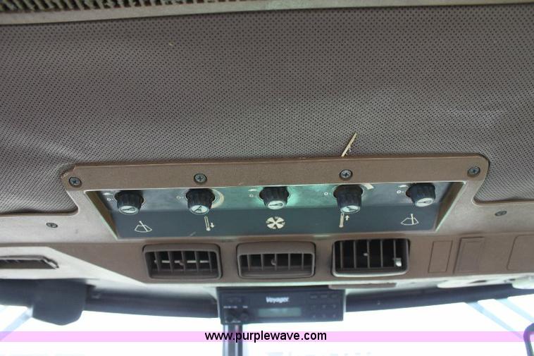 image for item 6840 John Deere 2955 tractor