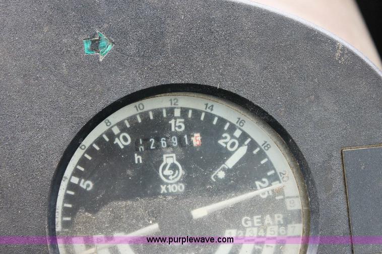 image for item 6840 John Deere 2955 tractor