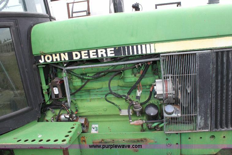 image for item 6840 John Deere 2955 tractor