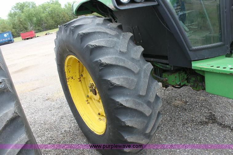 image for item 6840 John Deere 2955 tractor