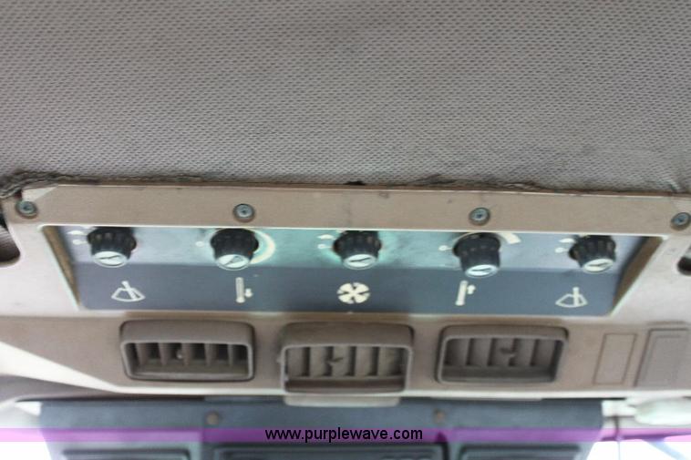 image for item 6841 John Deere 2955 tractor