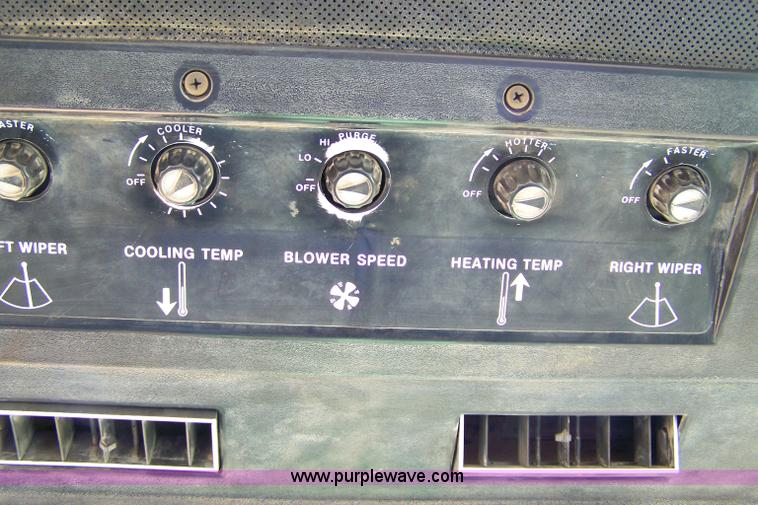 image for item 7285 1982 John Deere 4840 tractor