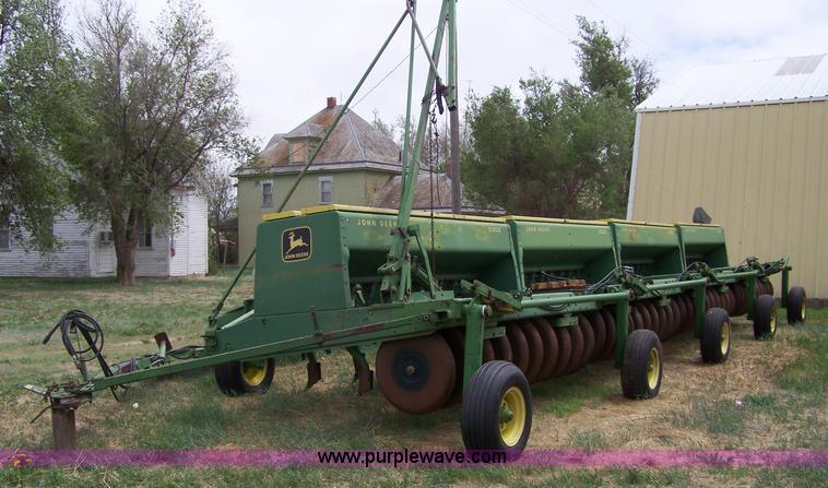 image for item 7376 John Deere 9300 hoe drill