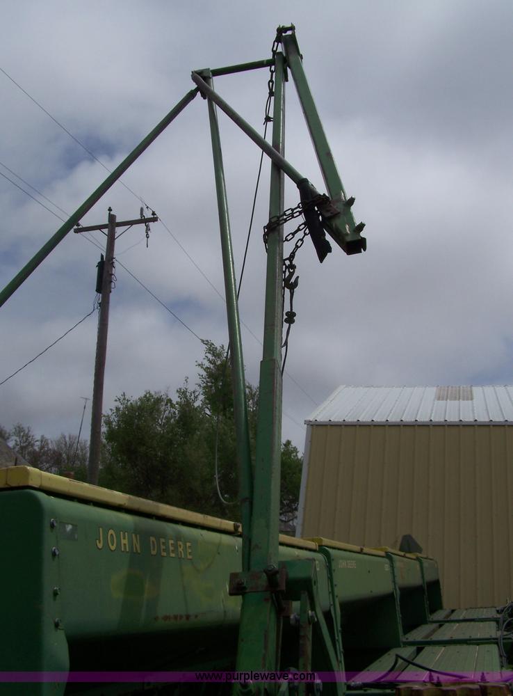 image for item 7376 John Deere 9300 hoe drill