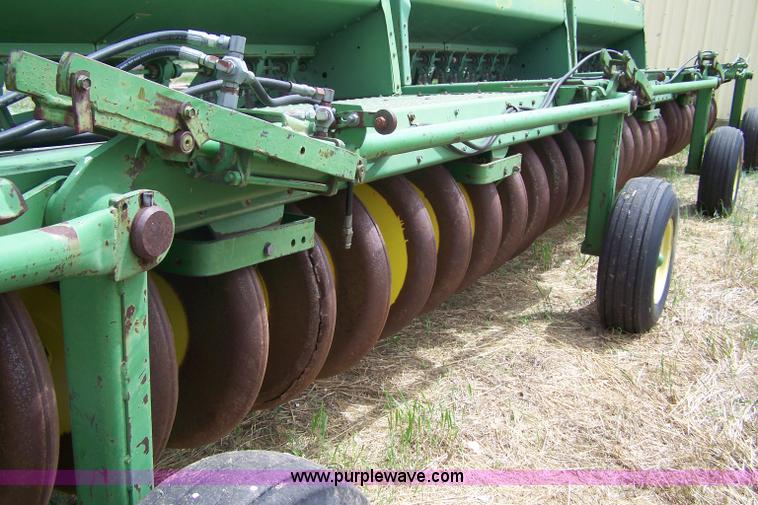 image for item 7376 John Deere 9300 hoe drill