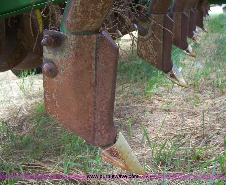 image for item 7376 John Deere 9300 hoe drill