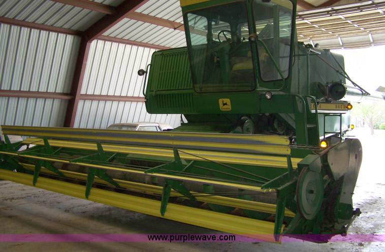 image for item 7383 1972 John Deere 6600 combine