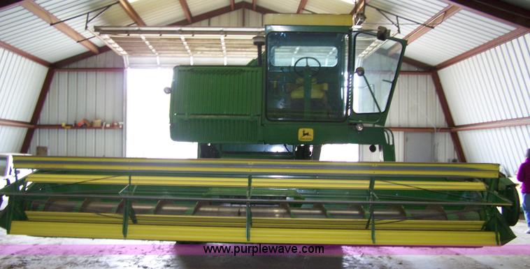 image for item 7383 1972 John Deere 6600 combine