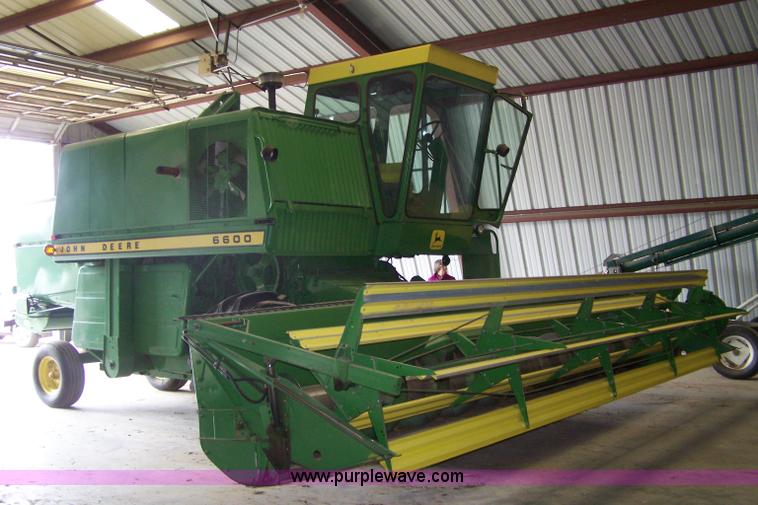 image for item 7383 1972 John Deere 6600 combine
