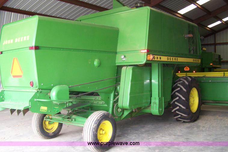 image for item 7383 1972 John Deere 6600 combine
