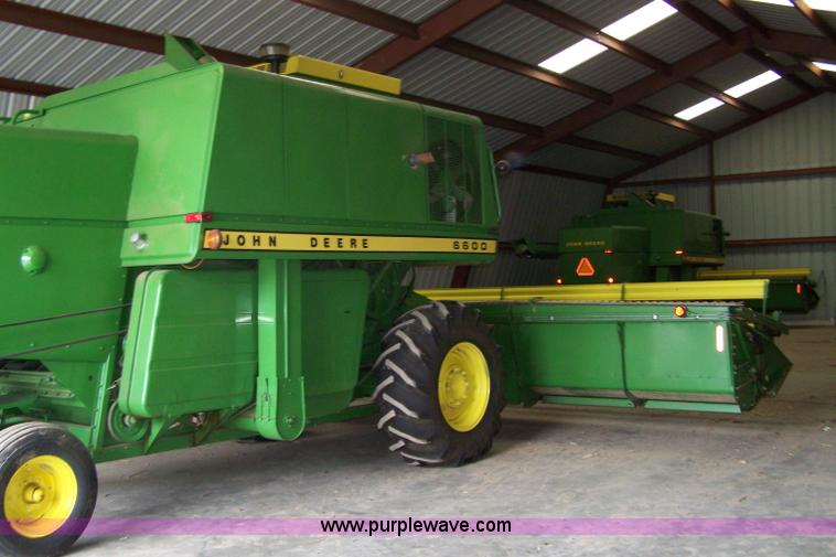 image for item 7383 1972 John Deere 6600 combine