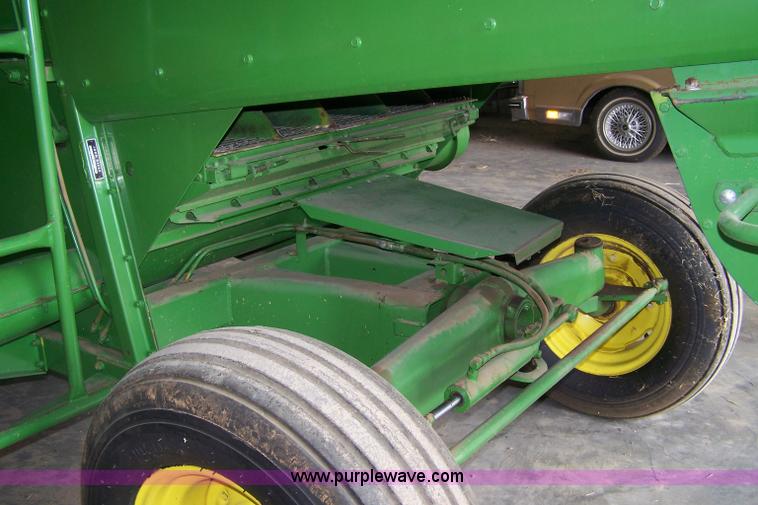 image for item 7383 1972 John Deere 6600 combine