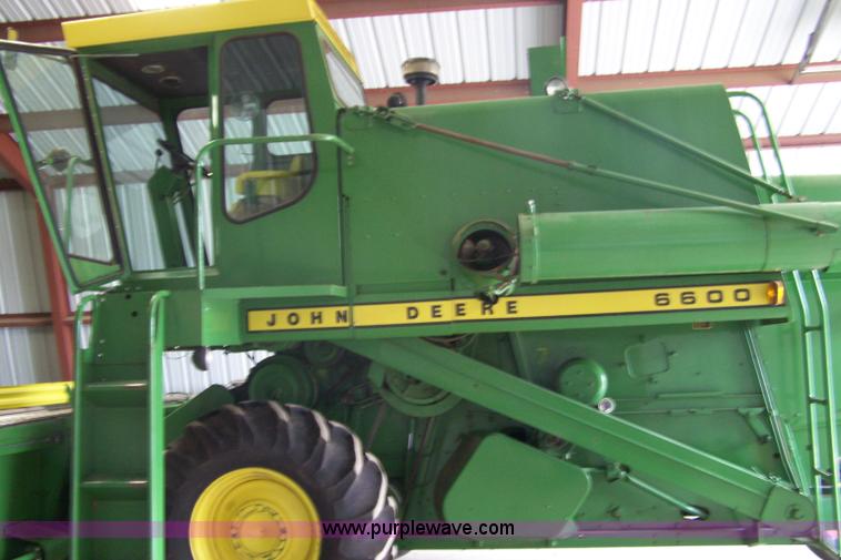 image for item 7383 1972 John Deere 6600 combine