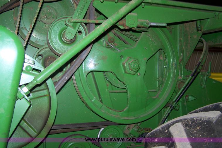image for item 7383 1972 John Deere 6600 combine